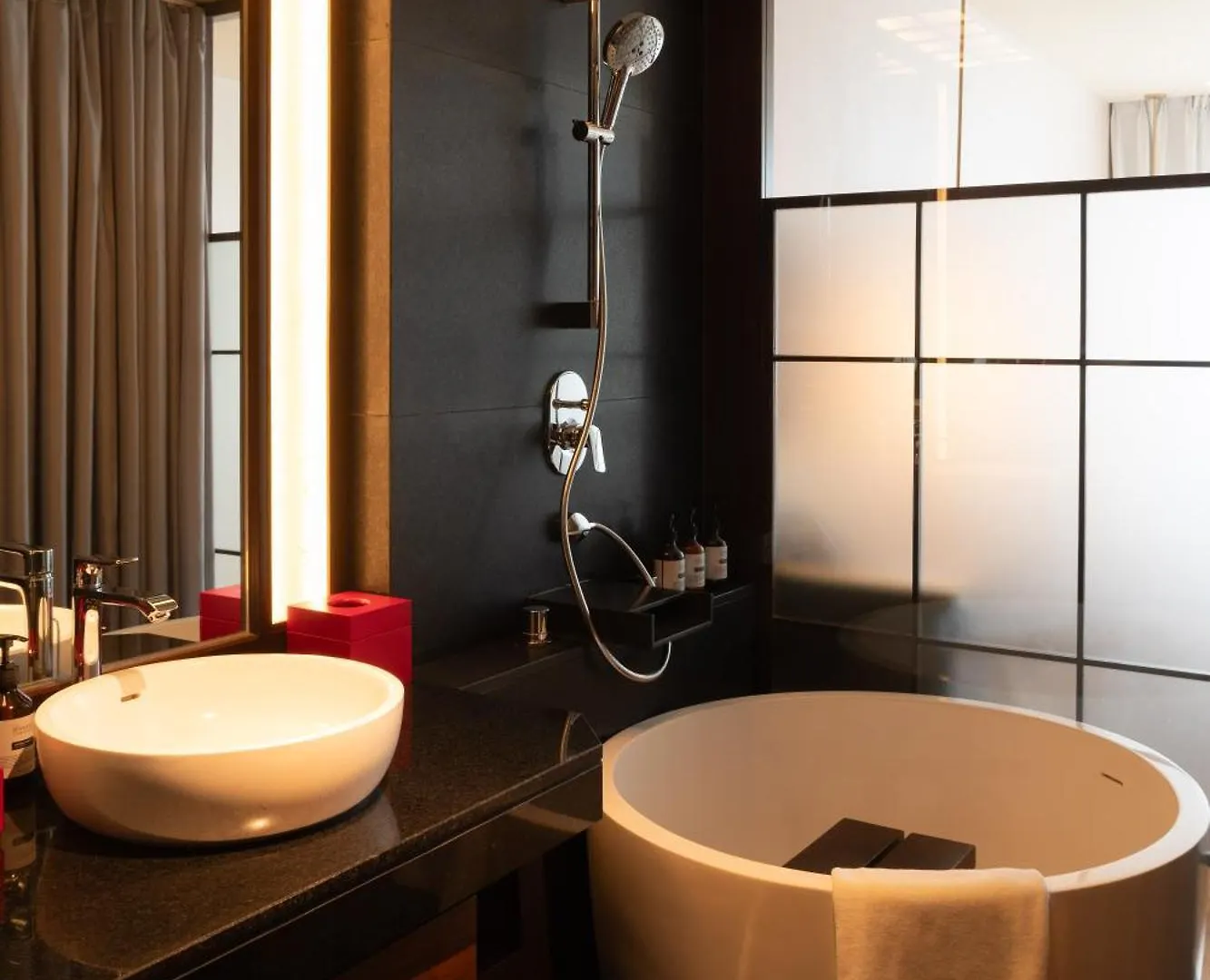 Suzu Saigon - A Boutique Hotel Ho Chi Minh City